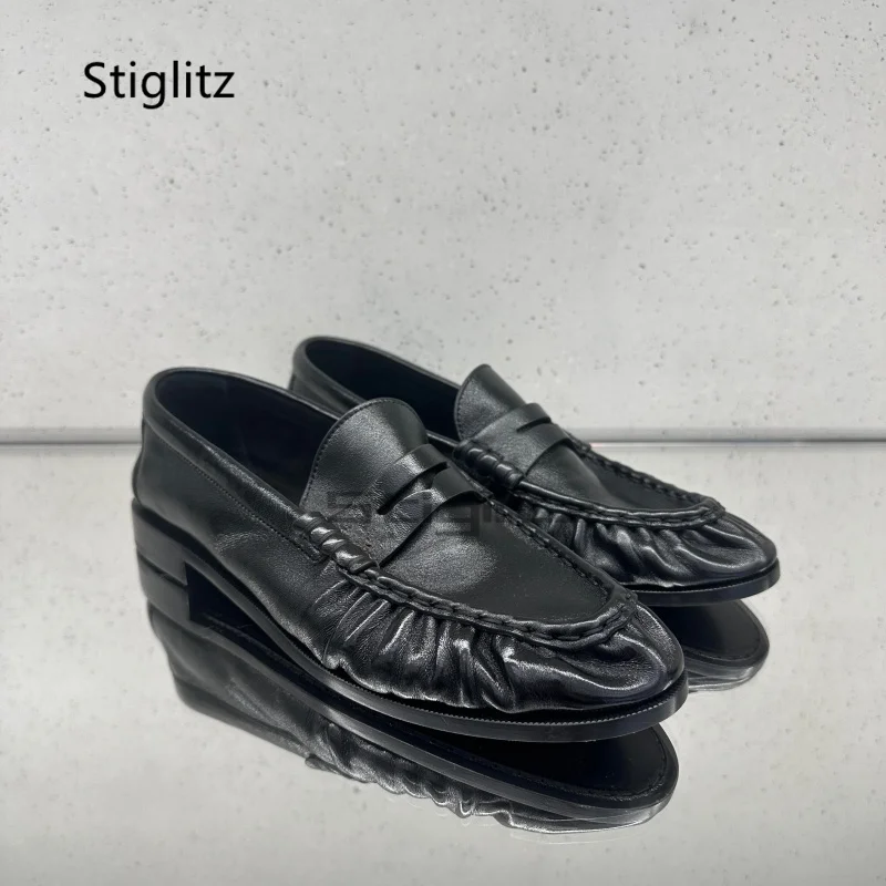 Black Retro Pleated Loafers for Men and Women Slip On Lazy Shoes Pointed-Toe Casual Soft Leather Shoes Comfortable Couple Shoes