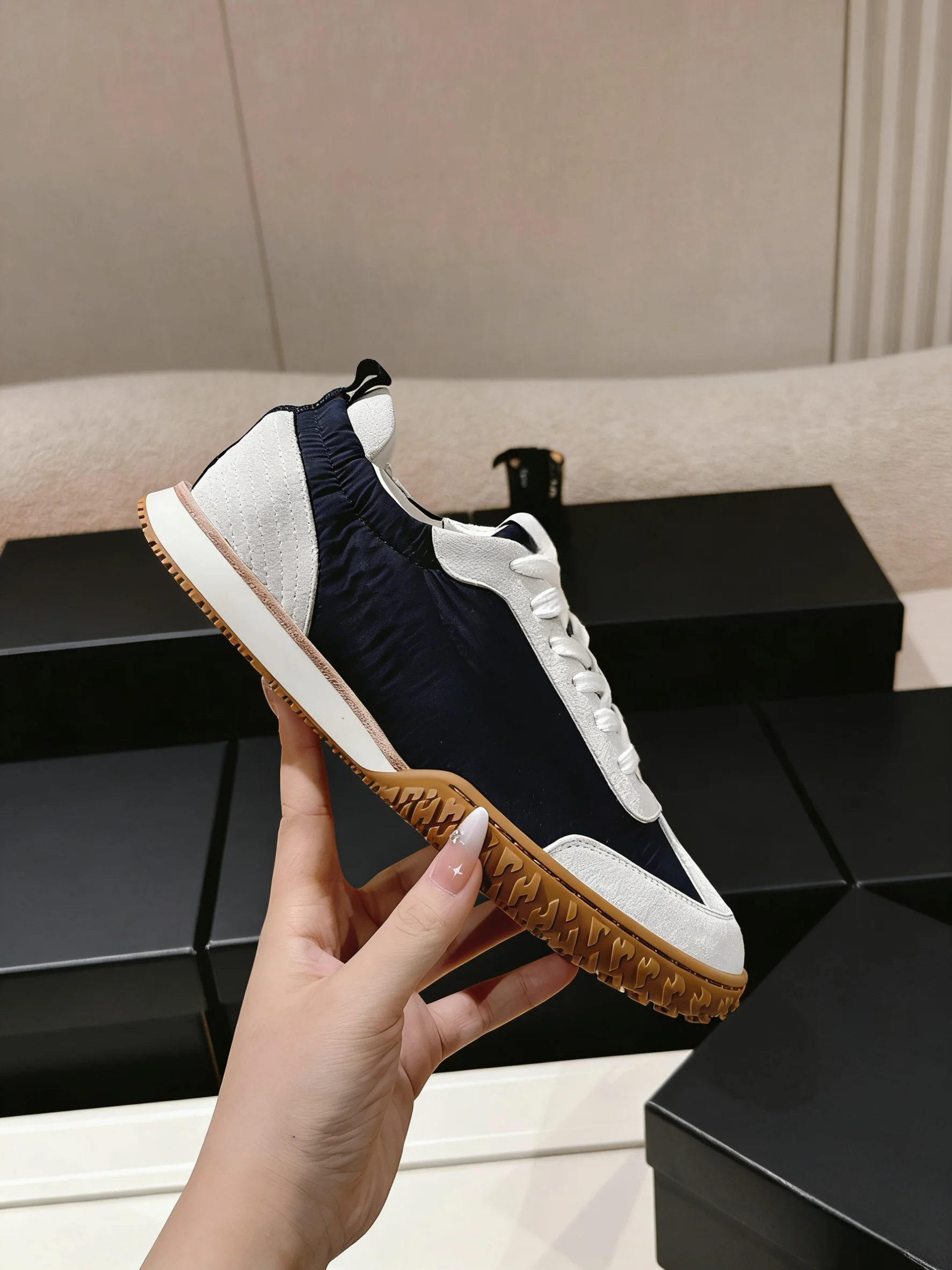 Spring Autumn Comfortable Casual Shoes Fashionable Thick Soled Footwear for Women and man